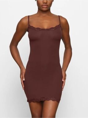 SKIMS FITS EVERYBODY LACE DRESS COCOA XS